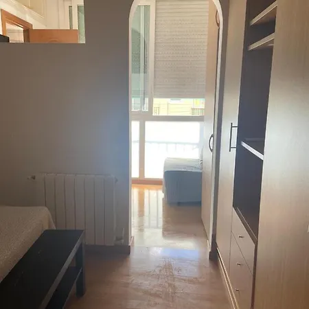 Quarto em Acomodações Particulares Double With Private Bathroom And Private Kitchen *