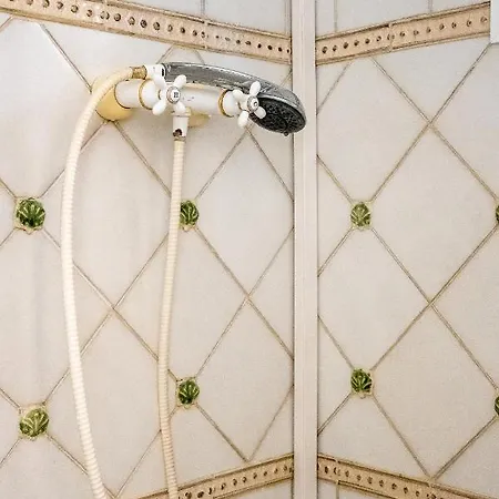 Double With Private Bathroom And Private Kitchen Δωμάτια σε οικογενειακή κατοικία
